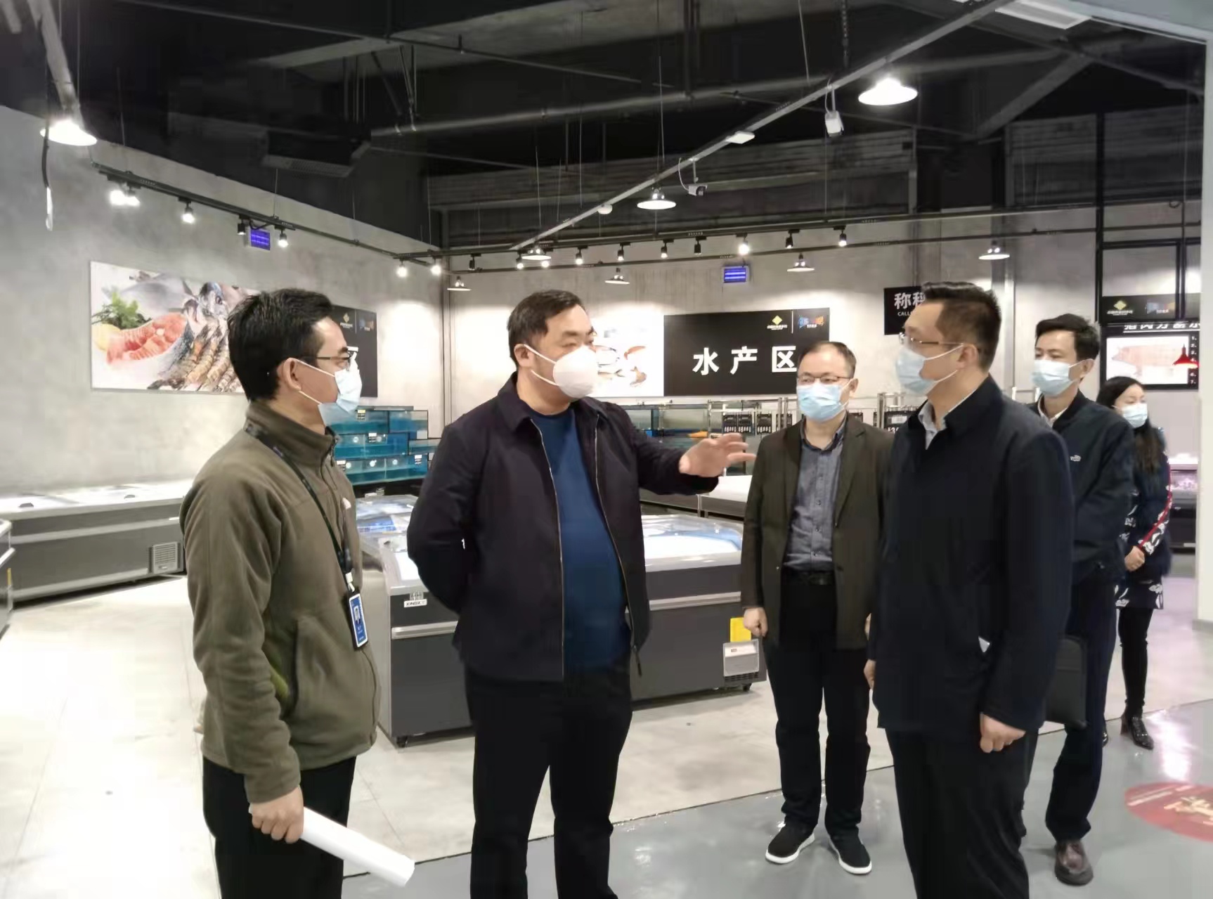 陳立新到萬(wàn)花百合倉(cāng)儲(chǔ)超市檢查指導(dǎo)工作