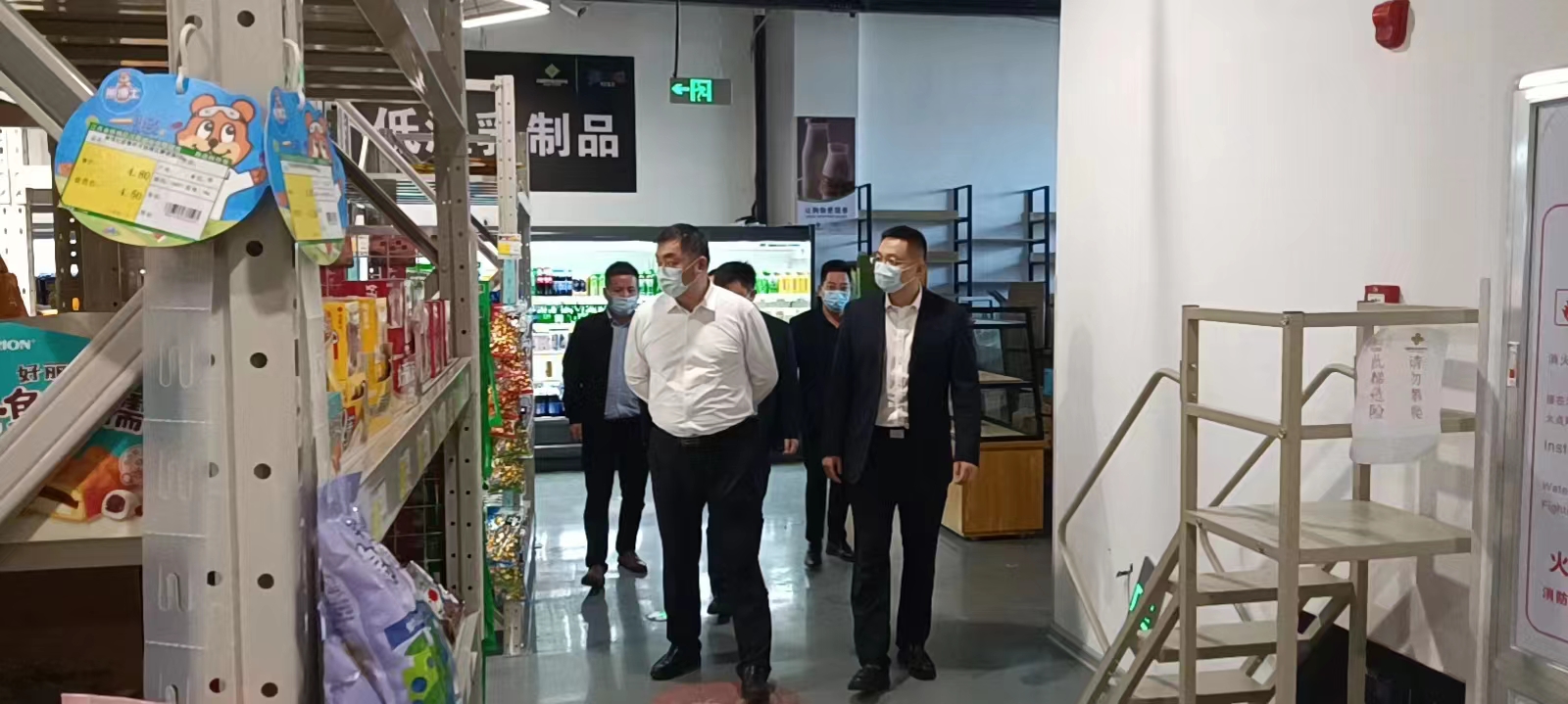 集團(tuán)董事長陳立新一行到萬花百合 倉儲會員店調(diào)研